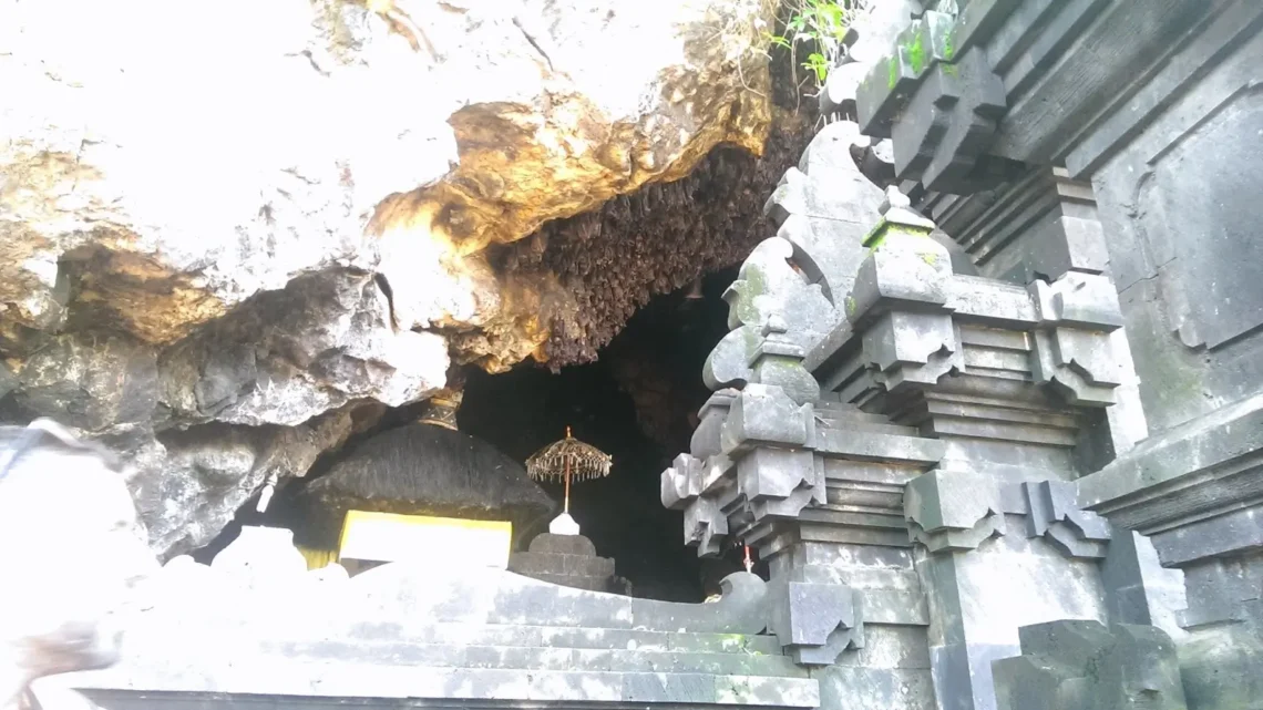 Co zobaczyć na Bali - Świątynia Pura Goa Lawah