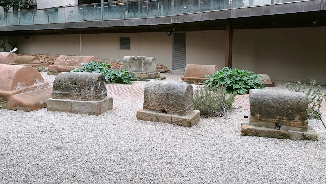 Co zobaczyć w Barri Gotic - cmentarz rzymski