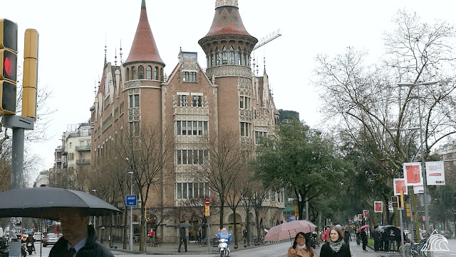 Casa de les Punxes - modernistyczne zabytki w Barcelonie