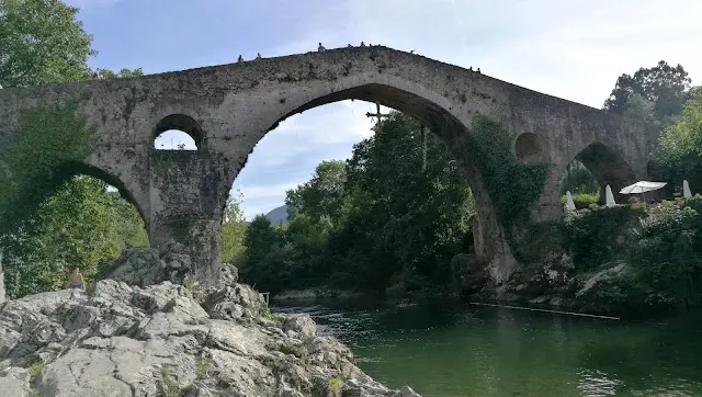 Zabytki w Asturii - most w Cangas de Onis