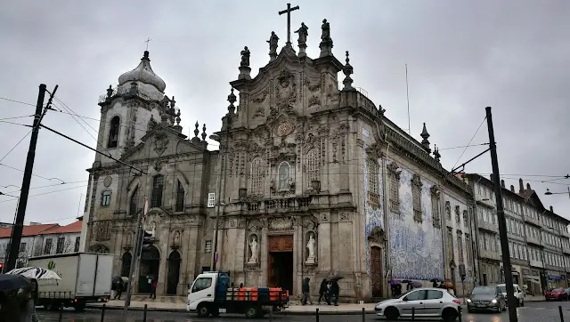 Budynki z kaflami azulejo w Porto