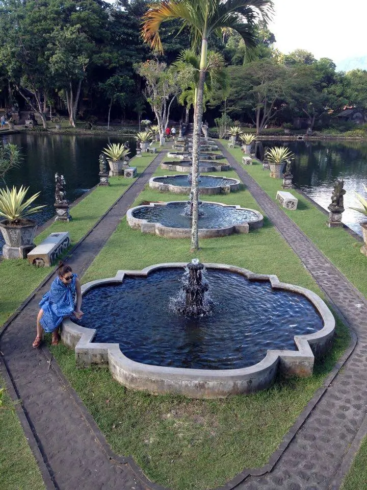 Egzotyczna natura w pałacu Tirta Gangga na Bali